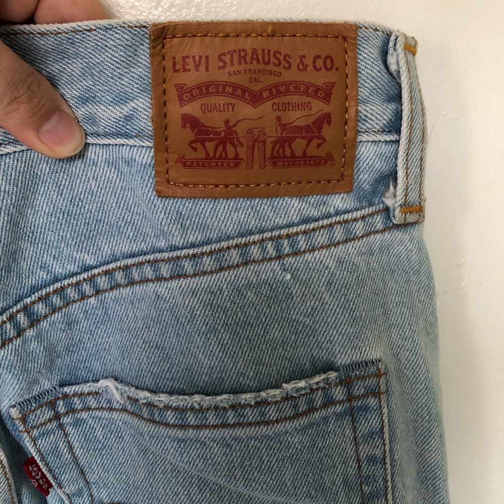 Pre loved Levi jeans, size 25